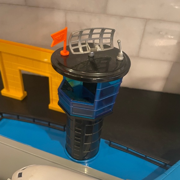 Battat Driven Airport Playset with Toy Airplane- Micro Series - Picture 4 of 5